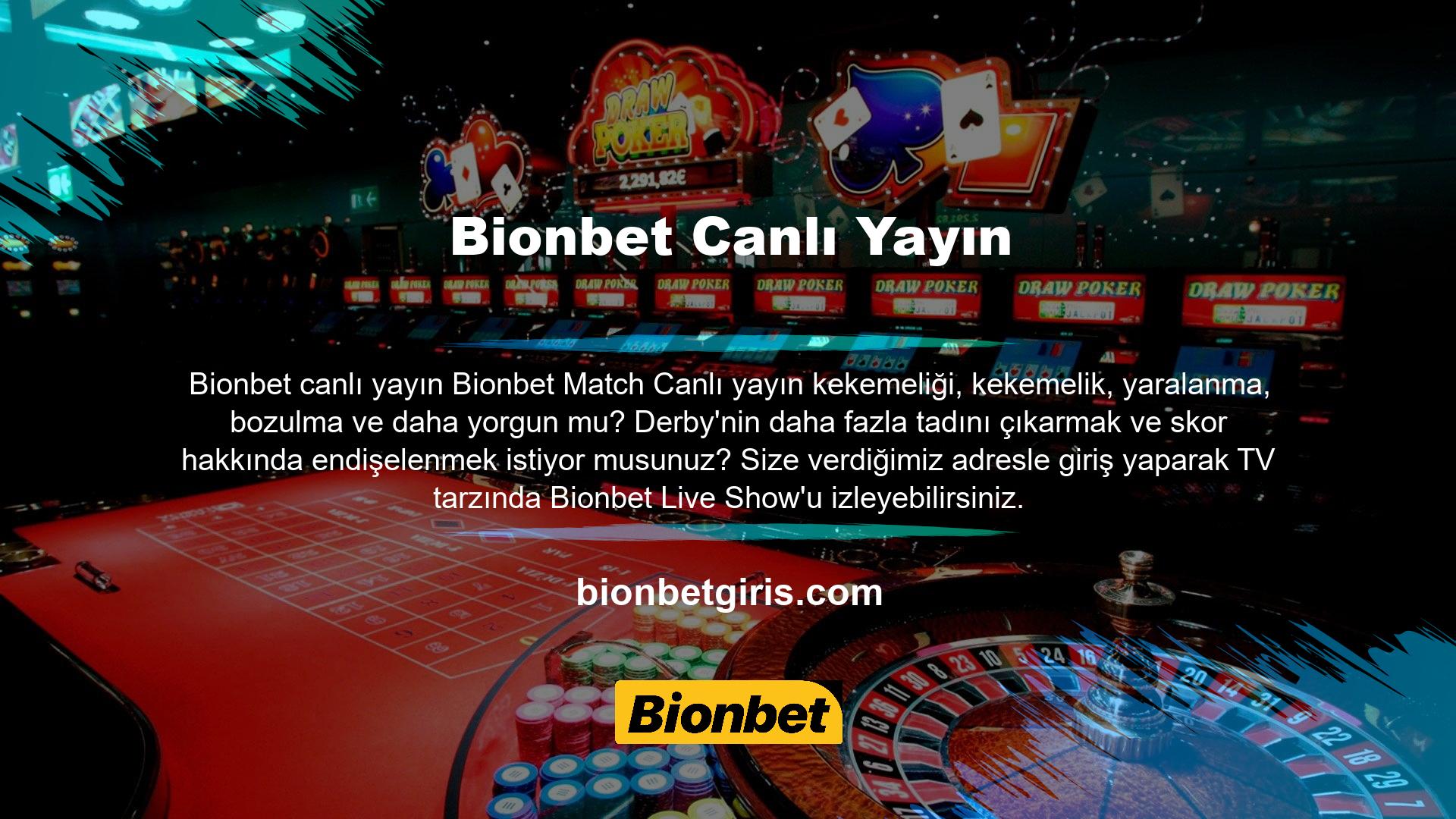 Casino oynayan, içen ve eğlenen insanlarla doludur